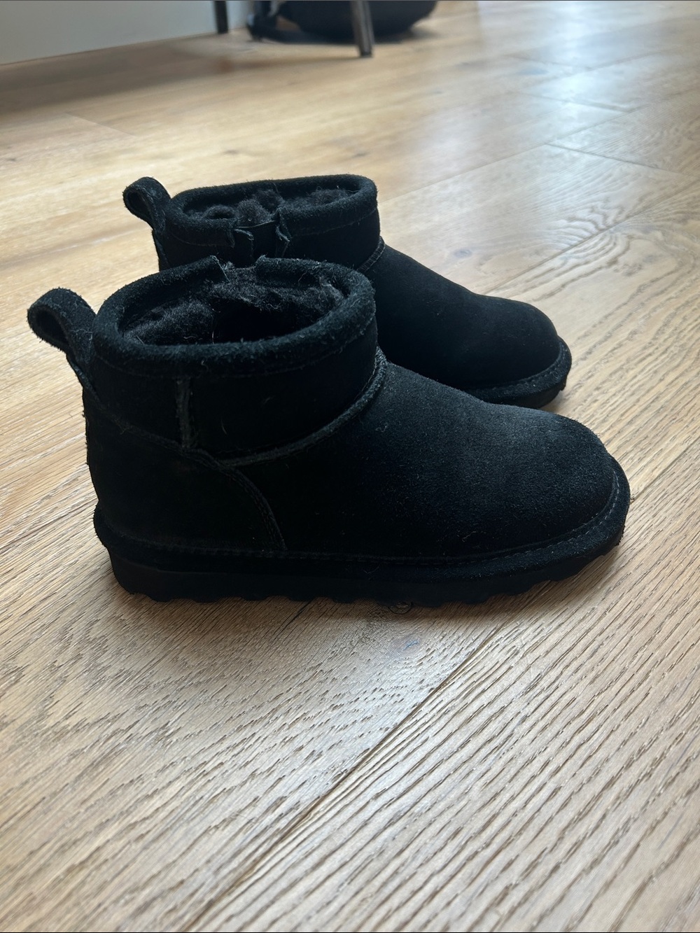 Bearpaw kids Black Suede Ankle Boot slippers size 1